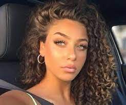 1000 Images About Girlsss On We Heart It See More About Girl Beauty And Makeup In 2021 Curly Hair Styles Curly Hair Styles Naturally Hair Styles