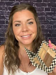 Natural makeup capsule for glowing skin