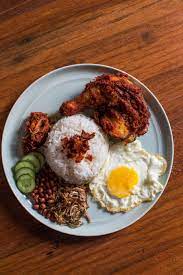 Mustahil jika anda berada di malaysia anda tidak pernah makan nasi lemak mungkin anda patut cuba sendiri resepi nasi lemak yang menjadi punca rezeki pemberi resepi. 28 Best Restaurants In Singapore Singapore Food Malay Food Malaysian Food