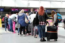 ✅ mehr lesen in um hektik und stress bei der ankunft oder sogar ein zu spät kommen zu vermeiden, geben wir ihnen in diesem artikel tipps zum thema ankunft vor abflug am flughafen. Wieviel Fruher Sollte Man Am Flughafen Sein