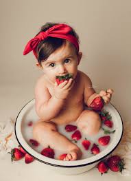 A breast milk bath recipe requires warm water, 180 to 300 ml of breast milk and a baby bathtub. Baby Milk Bath Baby Milk Bath Baby Milk Baby Girl Photography