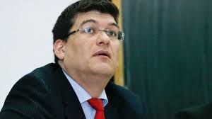 Managerul Spitalului "Marie Curie" va ataca în instanţă decizia  lui Nicolăescu de a-l demite. Gabriel Smarandache a fost concediat în timp  ce era în concediu