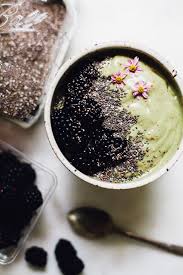 Spirulina Banana Mango Smoothie Bowl Smoothie Sundays Will Frolic For Food Recipe Mango Smoothie Bowl Mango Banana Smoothie Mango Smoothie