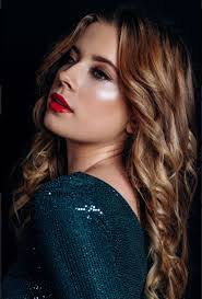 Holly Eve's Instagram, Twitter & Facebook