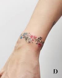 30 Captivating Tattoos You Will Fall In Love With Karlie Crawford Captivating Crawford Fall Karlie Love T Sevimli Dovmeler Minik Dovmeler Guzel Dovmeler