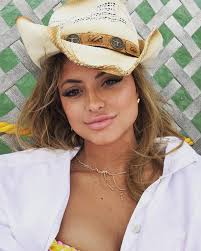 Olivia Darnell's Instagram, Twitter & Facebook