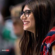 Best mia khalifa twitter tweets , mia khalifa tweets on farmers. Former Adult Film Star Mia Khalifa S Tweet Supporting Indian Farmers Tops Twitter Trend
