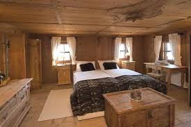 Si tratta di stanze in cui si trascorre una grande parte del proprio tempo; Foto Camera Da Letto Di Montagna