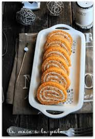 Roule A La Tomate Et Fromage Ail Et Fines Herbes La Main A La Pate Recette Tomate Et Fromage Recettes De Cuisine Recette