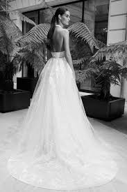 Brautkleider und abendkleider von elie by elie saab elie saab wurde 2002 weltweit bekannt, als halle berry ein angefertigtes abendkleid zu den. Elie Saab Brautkleider Die Schonsten Designs Fur Einen Fantastischen Look Brautkleider Hochzeitskleider Eliesaa Brautkleid Braut Brautkleid Offener Rucken