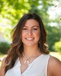 Tess Hales's Instagram, Twitter & Facebook