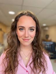 Wedding veil for sale! 400$ Customized, European, hand made vail. Used  once, like a brand new. Pick up only, needs to be hand washed. Beautiful,  romantic, roses style vail