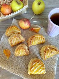 Chaussons Aux Pommes Maison En 2020 Recette Chausson Aux Pommes Chaussons Aux Pommes Recettes De Cuisine