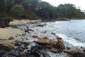 Winter is the best time of year for surfing here. Vista Da Meia Praia Em Praia Do Cabeco Foto De Praia Do Cabeco Itapema Tripadvisor