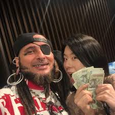 We have received greetings from South Koreans🇰🇷, Mr. Carlos Bastos found  our beloved Samaki Samaki Fish & Morei fans😍🤗. For more stories cc Carlos  Bastos @diamondplatnumz @sallam_sk @romyjons 🔥