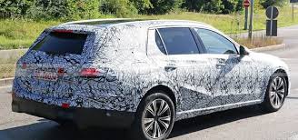 Nouvelle Mercedes Classe C Premiere Photo Sans Camouflage L Automobile Magazine