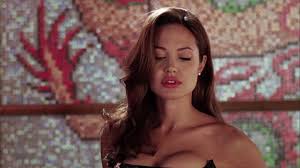 Pitt united on the set of mr. That S So Haute On Twitter Angelina Jolie In Mr And Mrs Smith 2005