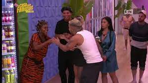 BESO DE TRES! para agradecer por el apoyo a las chicas fuego en La casa de  los famosos Colombia - YouTube