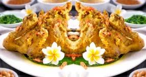 Ayam betutu, lawar kuwir, serombotan, nasi jinggo, nasi tepeng, sate lilit, you name it. Nasi Tepeng