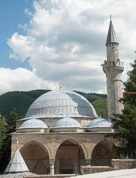 1990 sayımına göre toplam nüfusu 11.099 olup, 5193'ü ilçe merkezinde, 5906'sı köylerde yaşamaktadır. Tarakli Wikipedia