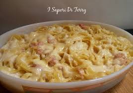 Tagliatelle Gratinate Con Prosciutto E Mozzarella Ricetta Facile Ricetta Ricette Pasti Italiani Pasta Fatta In Casa