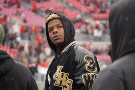 Top 10 WR prospect sets official visit date with Washington