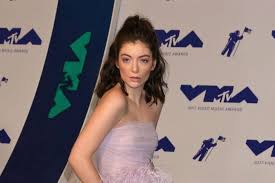 A track by track guide. Lorde Versteigert Schuhe Fur Den Guten Zweck