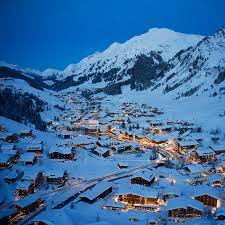 Designer of fashion from the mountains. Lech Im Winter Skifahren Wintersport Am Arlberg Hotel Auriga