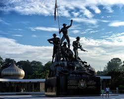 Tugu Negara National Monument Hd Photos And Wallpaper Directory In 2020 Motivation Success National Monuments Motivational Quote Posters