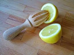 Pourquoi Boire De L Eau Chaude Et Du Citron Le Matin Boissons Detox Detox Citron Sante Naturelle