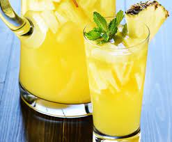 la sangria petillante a l ananas est le drink incontournable de l ete recipe cocktail recipes easy sparkling sangria food