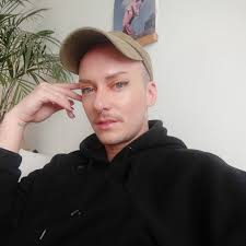 Die trans Doula von Hell