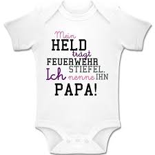Susse Uberraschung Fur Den Papa Baby Body Mit Dem Spruch Mein Held Tragt Feuerwehr Stiefel Ich Nenn Feuerwehrmann Baby Feuerwehrmann Tolle Vatertagsgeschenke