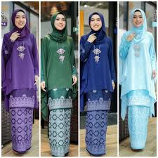 Tengku puteri jihan cukup anggun mengenakan busana permaisuri agong. Tunku Azizah Fesyen Baju Permaisuri Agong