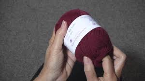 The first step in starting a new skein is to look at both ends. Find The Beginning Of A Ball Of Yarn Youtube
