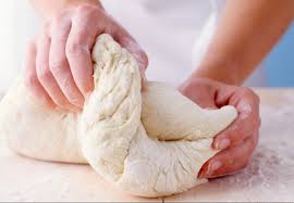 Questa spianatoia multiuso può essere utilizzata come un piano per impastare pizza, piadine, dolci, torte, panettoni e colombe. Come Preparare L Impasto Per La Pizza Con I Consigli Di Italian Gourmet