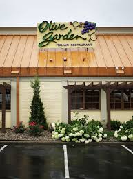 Olive Garden Just Told Us Its Best Kept Secret In 2021 Olive Gardens Artichoke Dip Recipe Spinach Artichoke Dip