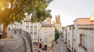 Rue à droite, la rue dauphine. Bureau De Change A Montpellier Obtenez Le Meilleur Taux Transferwise