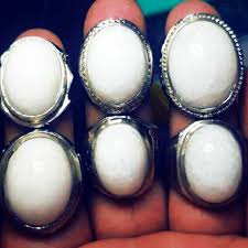 Banyak sumber berbeda yang menyatakan. Batu Cincin Mani Gajah Putih Shopee Indonesia