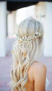 Half Up Half Down Wedding Hairstyle With Baby Breath Hochzeitsfrisuren Frisur Hochzeit Brautfrisur