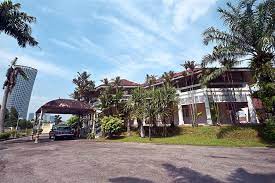 Februar 1903 im istana pelamin palace in alor setar, kedah, als siebter sohn und eines von 45 kindern von sultan abdul hamid halim shah , dem sechsundzwanzigsten herrscher des sultanats kedah, geboren. What To Do At Tunku Abdul Rahman Putra Memorial In Kuala Lumpur The Star