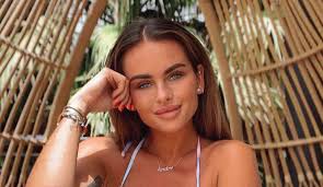 In the showbytes section, the show editors scour the web for the craziest, most beautiful and striking posts by famous dutch people and celebrities. Zien De Kokosnoten Van Sarah Van Soelen Vallen Er Uit Op Deze Foto Leef Spiritueel