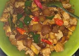 6 bawang merah 3 bawang putih 20 cabe ijo 1 bks kecap 1/2 sdt. Resep Oseng Kikil Tahu Cabe Hijo Oleh Muryati Cookpad