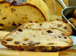 Pain Au Saindoux Noix Et Raisins Sur Levain Naturel Ni Cru Ni Cuit