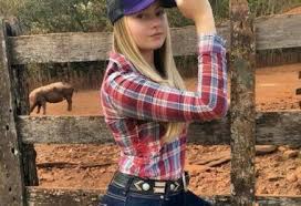 صور بنات لا بسات بنطال جينز اجمل صور بنات 2021 بالجينز بنطلون جينز 2021 الصفحة العربية trousers for girls womens plaid women s plaid shirt