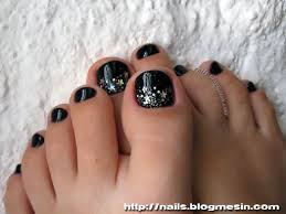 Black And Gold Glitter Toe Nails Hello Today I Have Photos Of My New Black Toenails For You For This Design I Used Black Soak Off Gel Polish Fi Red Toenails Gold Toe Nails Glitter Toe Nails