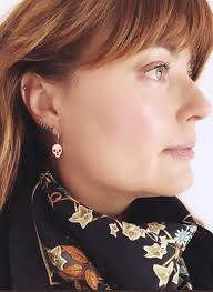 Hold the stud tight and still and pull the butterfly out at the back, says dr. I Had A Cartilage Piercing In My Bag