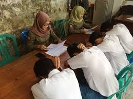 Oleh karena itu perlu tindakan tegas dari para aparat satpol pp untuk sering melakukan operasi agar menjadi sebuah shock therapy yang mempunyai efek jera bagi para pembolos dan juga ketegasan dari pihak sekolah. Satpol Pp Jaring Delapan Pelajar Bolos