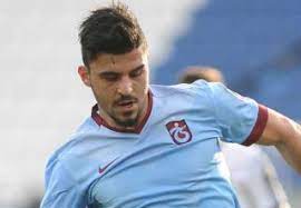 Trabzonspor'un yeni transferi aytaç kara sosyal medyada ilk mesajını bize her yer trabzon ile yusuf erdoğan ile olan dostlukları bilinen aytaç kara'nın ilk mesajı yusuf erdoğan ile çektirdiği. Trabzonspor Da Aytac Kara Sezonu Kapatti