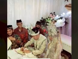 Nomor handphone hp cewek bispak ayam kampus abg sma mahasiswi. Niat Beli Handphone Pria Ini Dapat Bonus Sales Cantik Jodohku Sales Hp Indozone Id